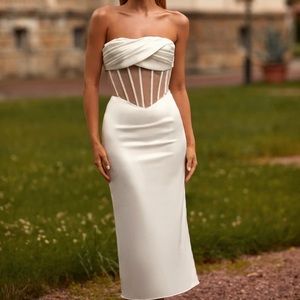 Beautiful Yvona dress by Alamour the label in size xs! Only worn once.